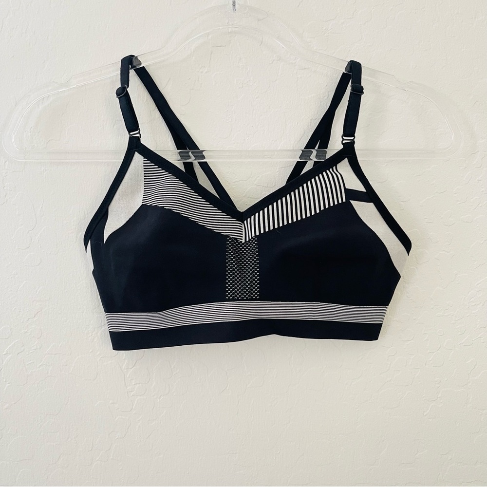 Nike |Women’s Nike Monochrome Sports Bra